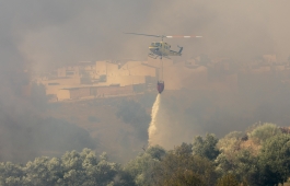 Ispanijoje įsisiautėjusius gaisrus gesina kariuomenės sraigtasparniai