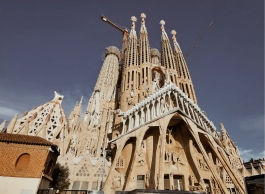 Bus sukurta speciali asmenukių zona siekiant pažabotų turistų chaosą „Sagrada Familia“ šventykloje