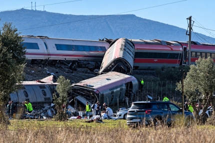 Tragedija Ispanijoje: susidūrus greitiesiems traukiniams žuvo mažiausiai 39 žmonės