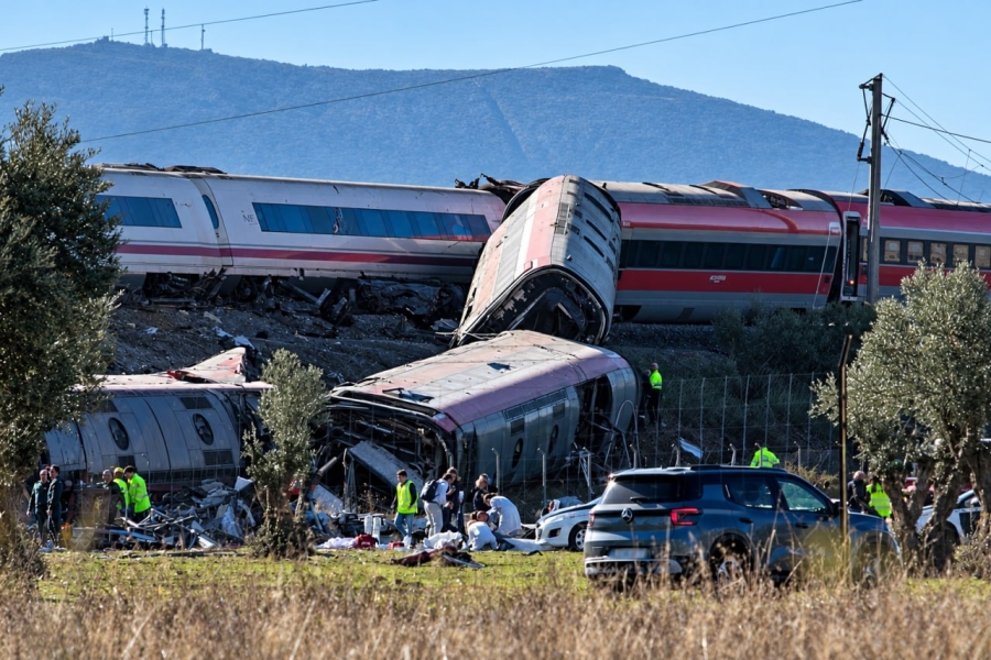 Tragedija Ispanijoje: susidūrus greitiesiems traukiniams žuvo mažiausiai 39 žmonės